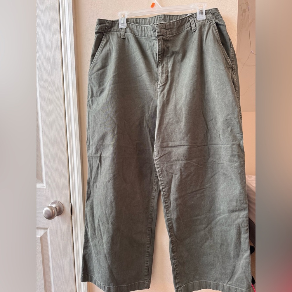 GAP Women’s Loose fit Khakis
